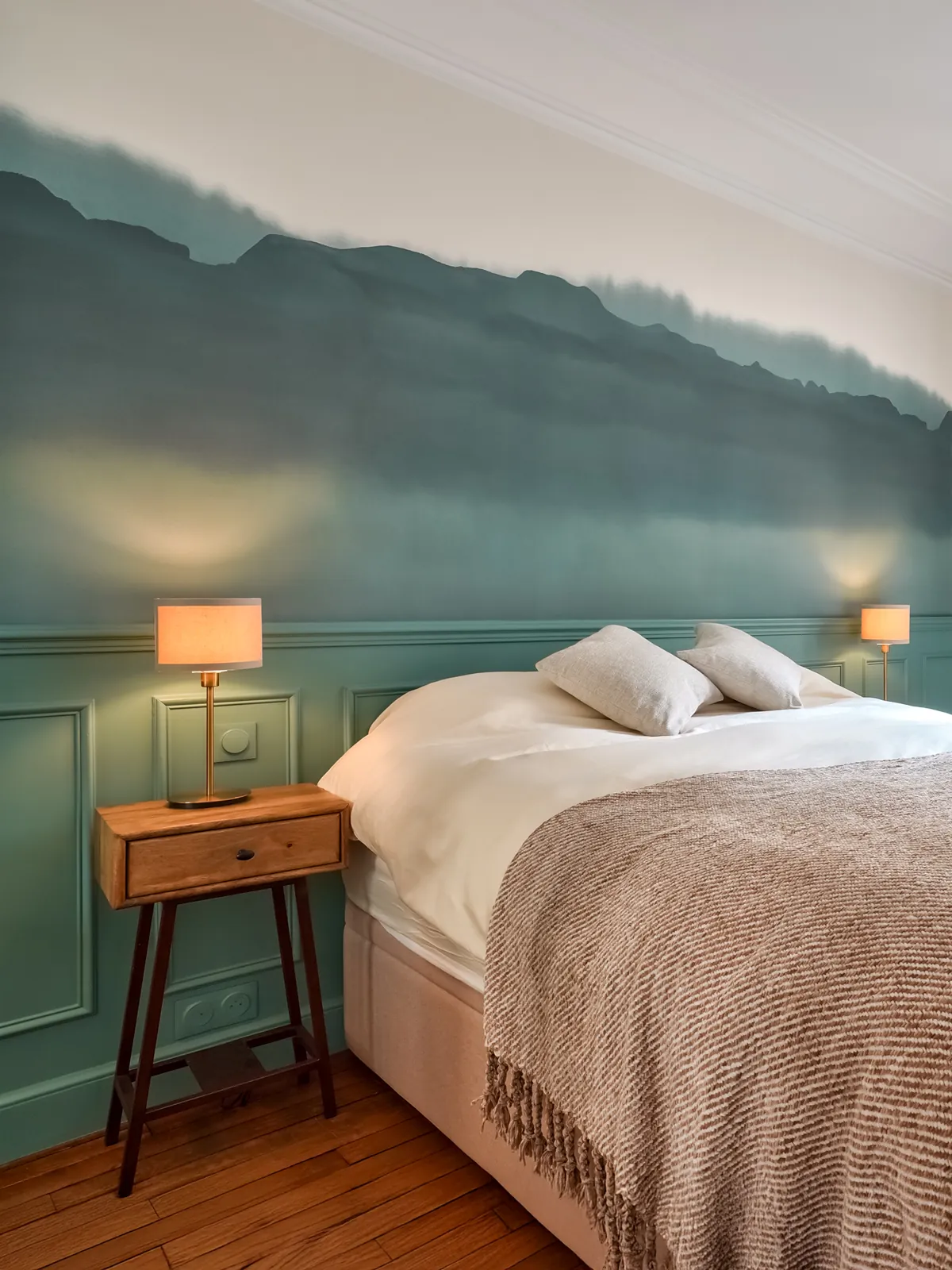 Chambre au mur vert paysage
